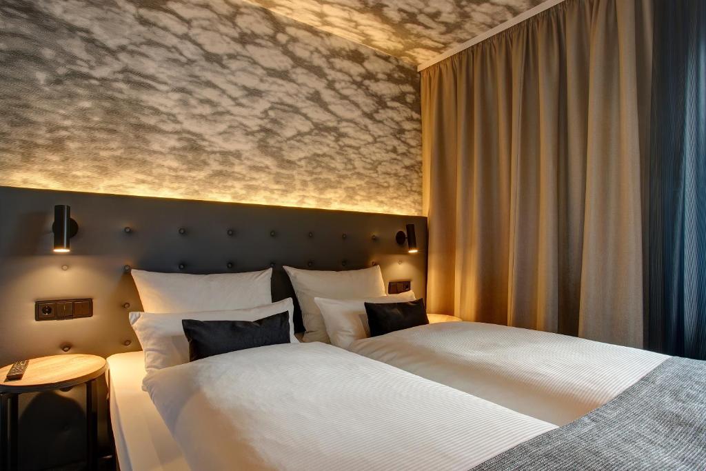 Boutique 125 Hamburg Airport by INA