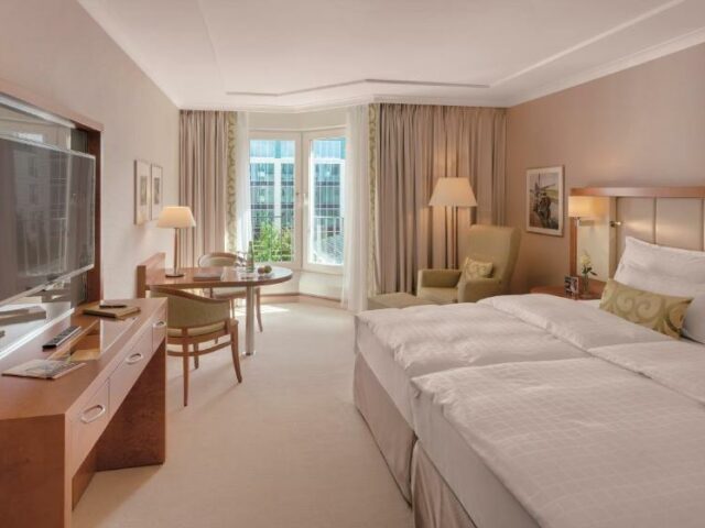 GRAND ELYSEE Hamburg *****