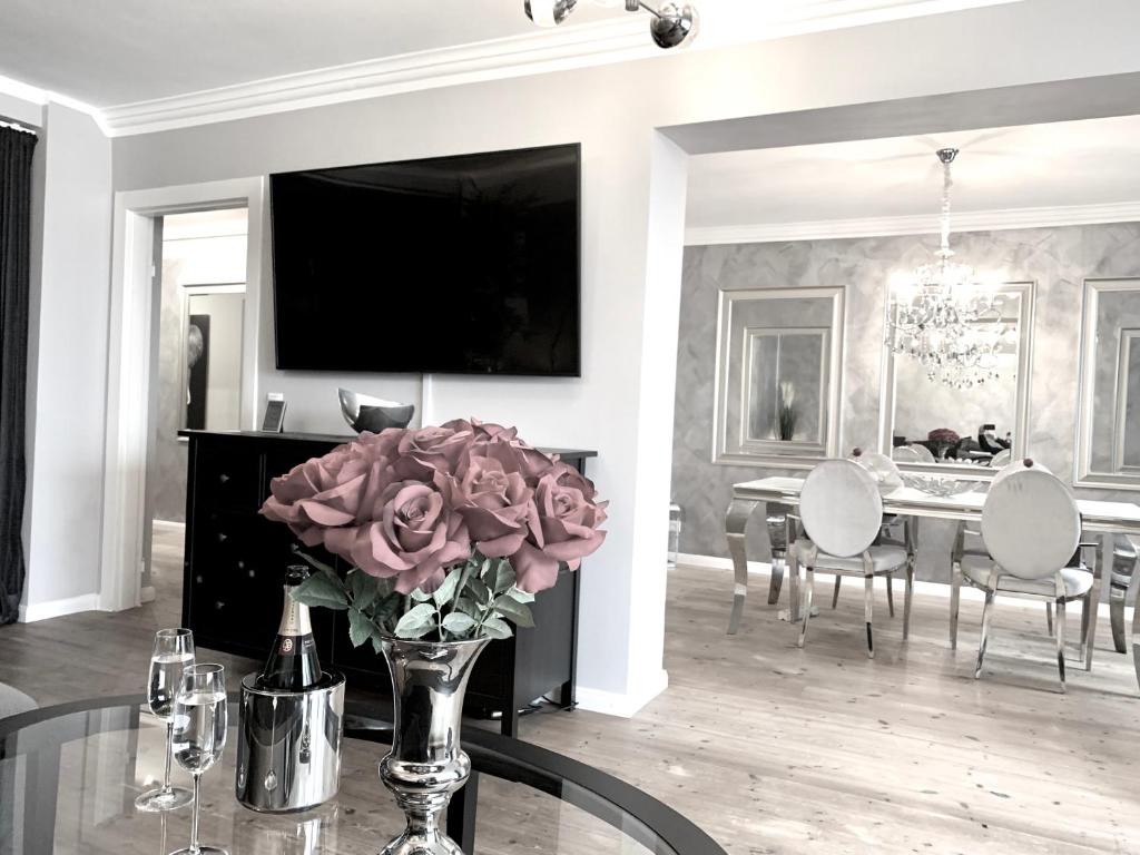 Silver Whirlpool Suite