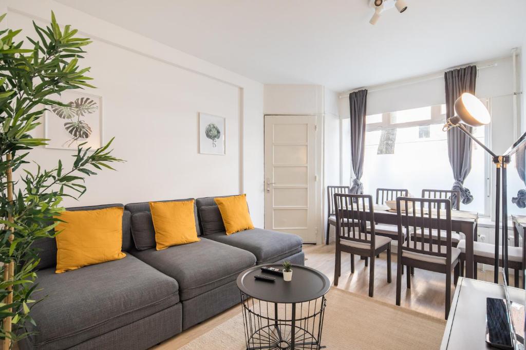Stylish 2 Room Apartment +new bathroom & kitchen