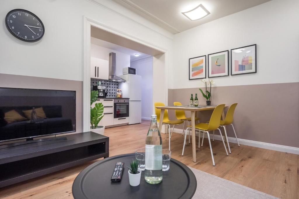 Stylish & cosy Apartment next to the U-Bahn