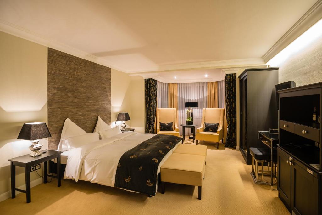 Hotel Business & More ****